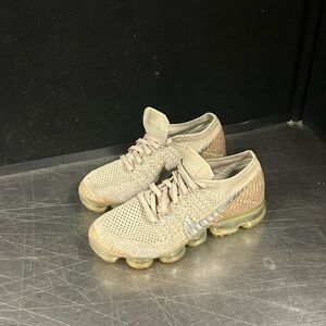 Nike Air Vapor Max Size 7 Women